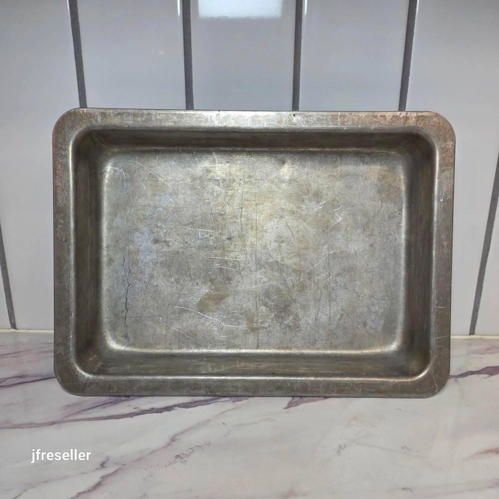 Wearever AirBake Insulated Aluminum Cake Pan 13 x 9 x 2 Rectangular Bakeware